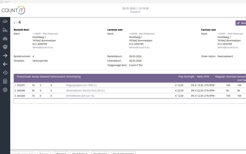 Verkooporder met klant-, aflever- en factuurgegevens en de orderstatus.